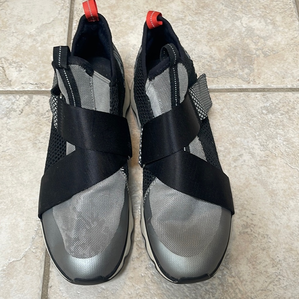 Sorel kinetic silver and black mid athletic shoes